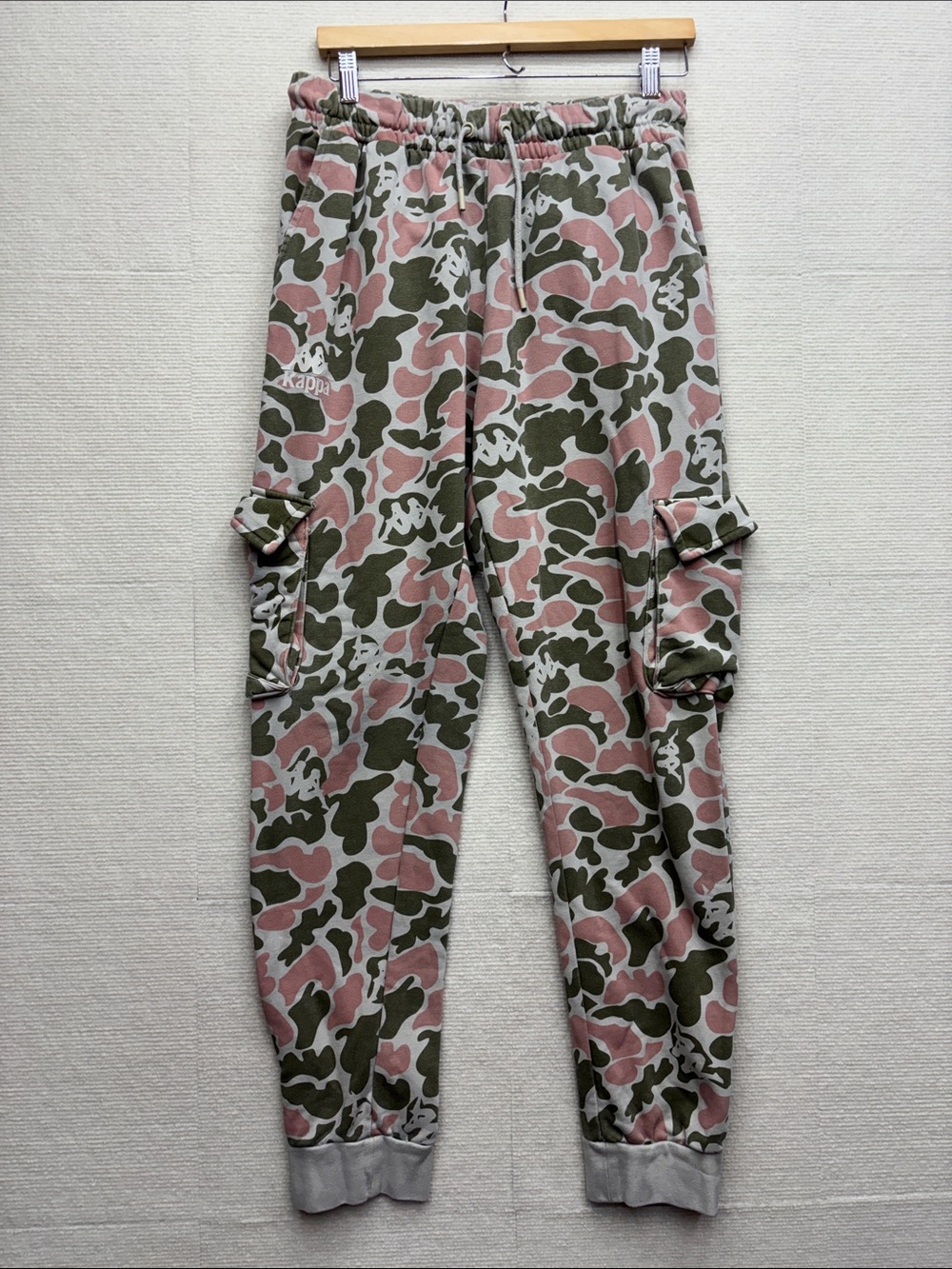 Kappa | large Camo Cargo Joggers in Pink, Olive & Cream pakot pants